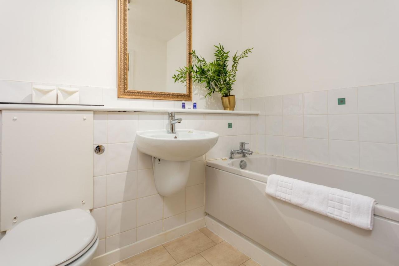 Walker Suite No53 - Donnini Apartments Килмарнок Екстериор снимка